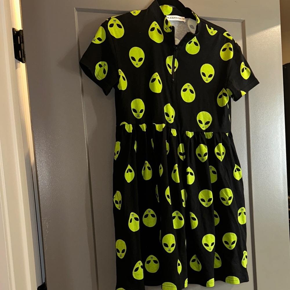 Black Friday Womens Spaced Out Aliens Dress Size XS